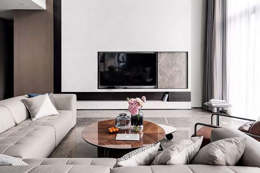 Formen vs. Streichen: Verschönern Sie die Türen Ihres Hauses